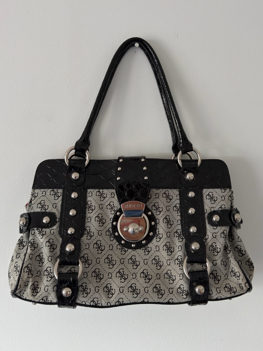 Guess Black and Cream Signature Shoulder Bag / Guess Y2K Bag
